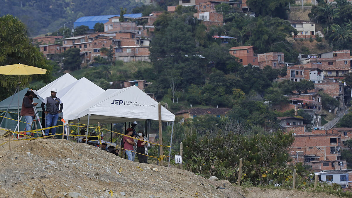 Confirman que cuerpos hallados en vertedero colombiano son de personas ejecutadas 6 colombia jep 1