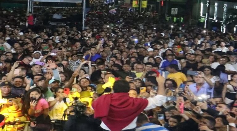 Venezuela da la bienvenida a 2025 con celebraciones masivas 1 concierto mi5raflores 01