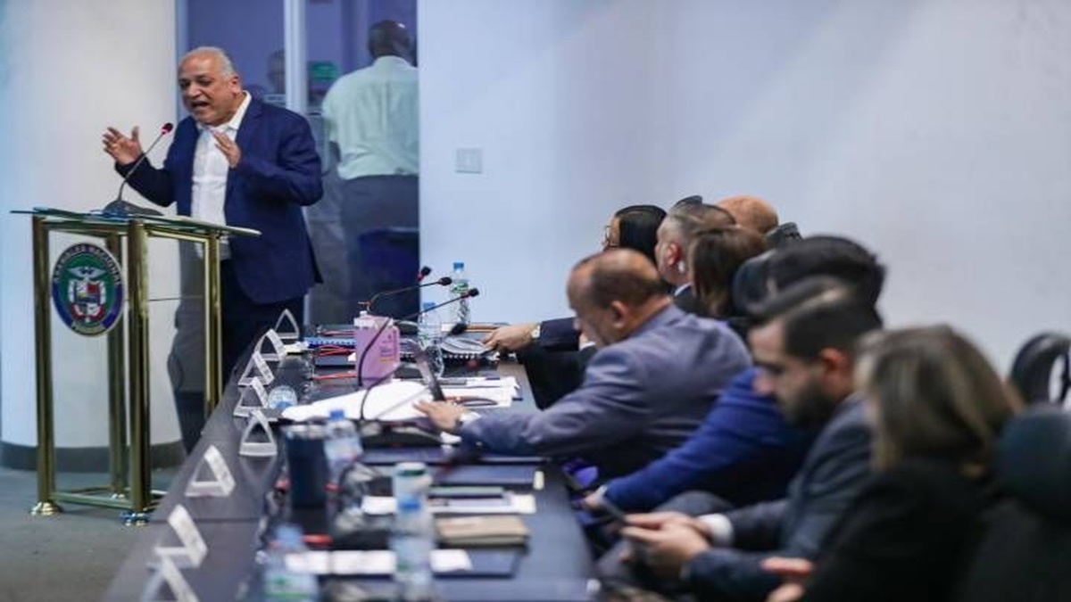 Asamblea de Panamá debate modificaciones al sistema de pensiones 10 diputados panama