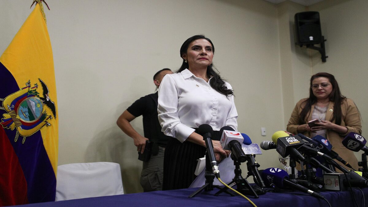 Gobierno de Ecuador entrega pasajes a Verónica Abad para viajar a Türkiye 7 ecu