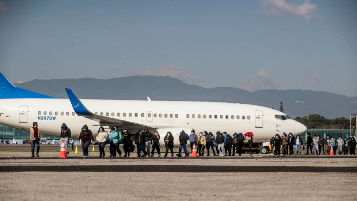 El silencio de María Corina Machado ante la crisis migratoria en EE.UU. 1 eeuu deportaciones migrantes america latina foto efe