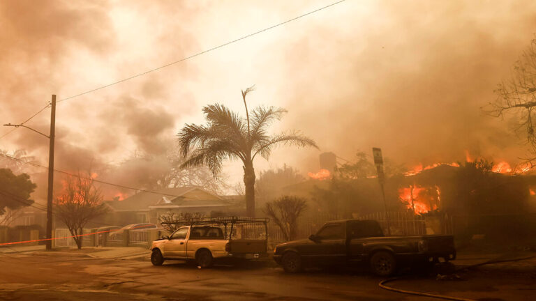 Aumenta a 25 la cifra de muertos por incendios en Los Ángeles, EE.UU. 1 eeuu incendios