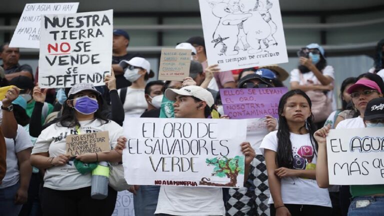 Salvadoreños exigen la derogación de la Ley General de Minería 1 el salvador protesta mineria metalica foto efe