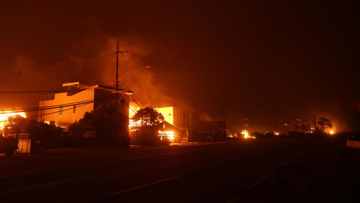 Incendio forestal avanza sin control en California, EE.UU. 9 estados unidos