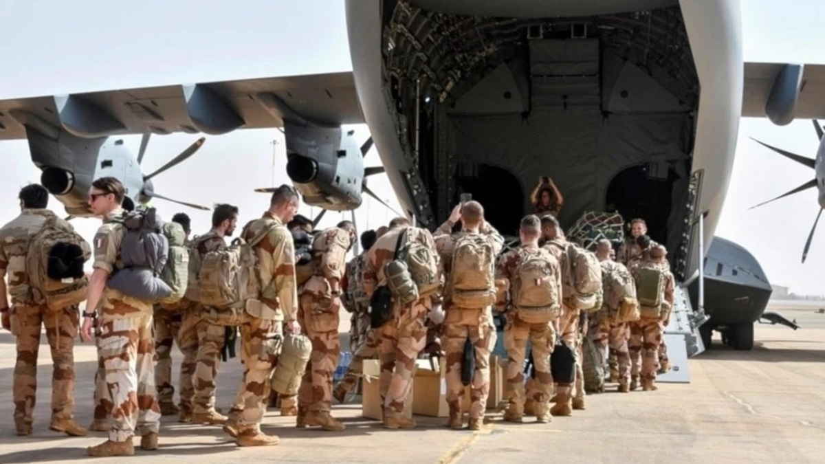 Comienza retirada de Francia del territorio de Chad tras ruptura de pacto de seguridad 5 ffffff