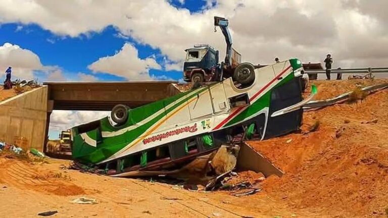 Accidente de tránsito en Bolivia deja 19 fallecidos y nueve heridos 1 flota