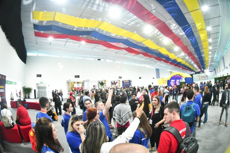 Inicia Festival Mundial Antifascista en Venezuela en medio de respaldo popular a juramentación del presidente Maduro 1 gg3a 2awaaa691e