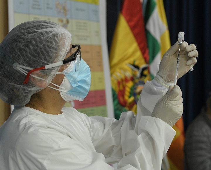 Bolivia importa 600.000 dosis de vacunas para hacer frente a rebrote de Covid-19 1