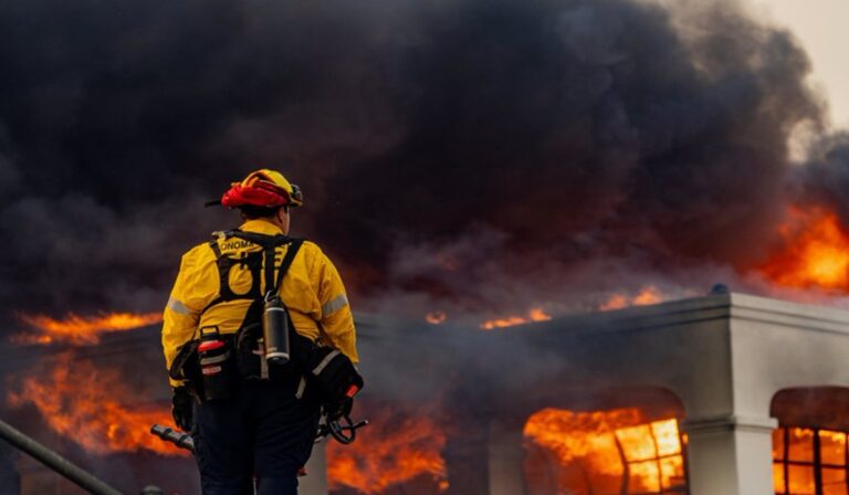 Aumenta a siete el número de víctimas por los incendios en Los Ángeles 1 governor