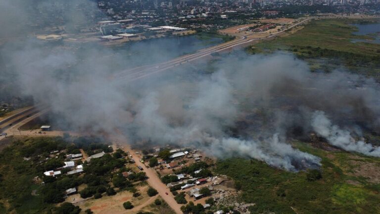 Los incendios en Asunción, Paraguay, fueron provocados de "manera delictiva y criminal" 1 incendio 2