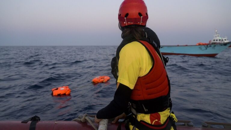Buscan a 20 migrantes desaparecidos tras naufragio en Lampedusa, Italia 1 italia naufragio lampedusa foto ansa