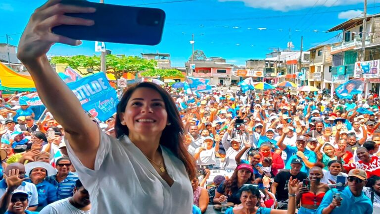 ¿Quién es Luisa González, candidata ecuatoriana que lidera encuestas frente a Daniel Noboa? 1 luisa gonzalez
