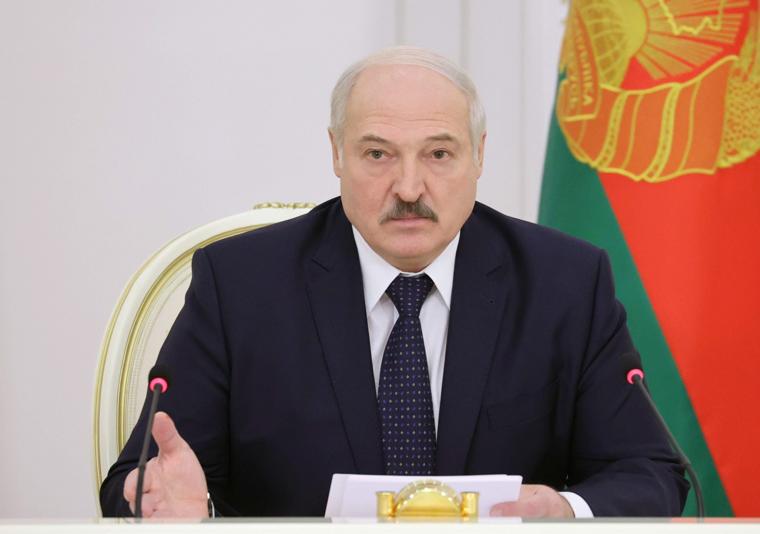 Lukashenko destaca situación fronteriza como uno de los desafíos futuros de Belarús 7 lukashenko flag scaled 1