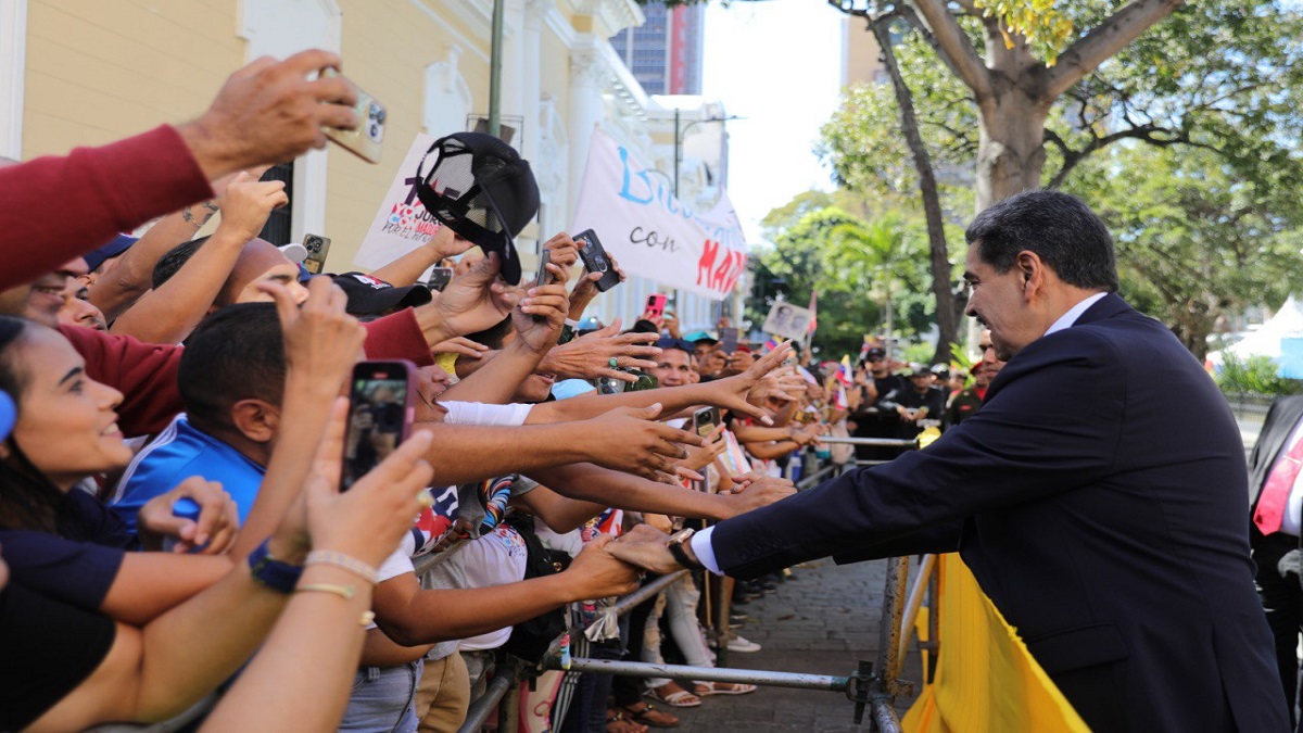 Presidente Maduro anuncia convocatoria a gran diálogo nacional para reformar Constitución 9 maduro pueblo