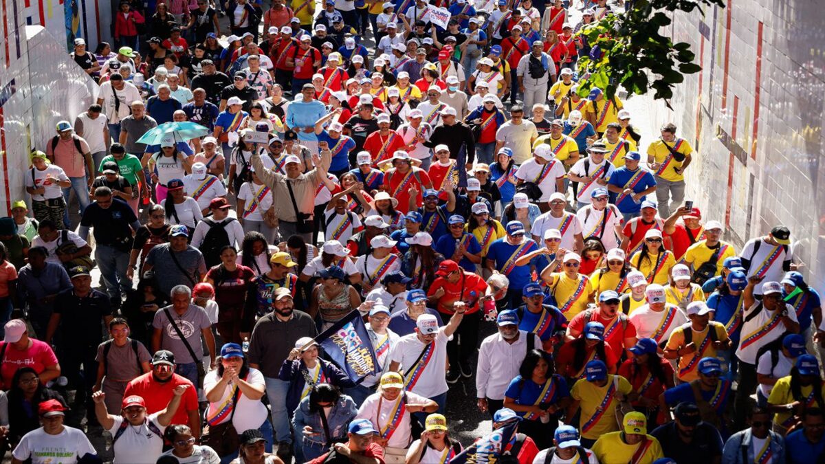 Pueblo de Venezuela reconoce a Nicolás Maduro como su presidente tras juramentación 8 pueblo