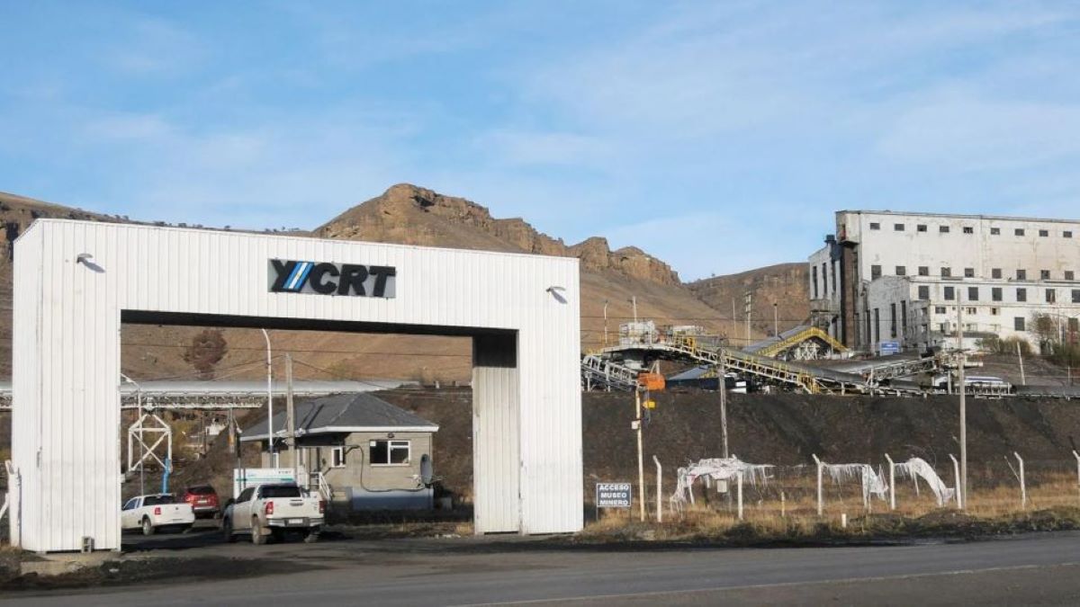 Más motosierra: Gobierno argentino privatiza empresa minera 1 1740402723