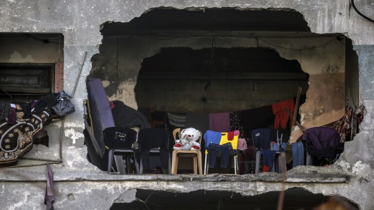 En medio del alto al fuego, las fuerzas sionistas arrasan 64 edificios en Gaza 1 8135b669e73a421d797b3e8877e0e7001bbb93e5