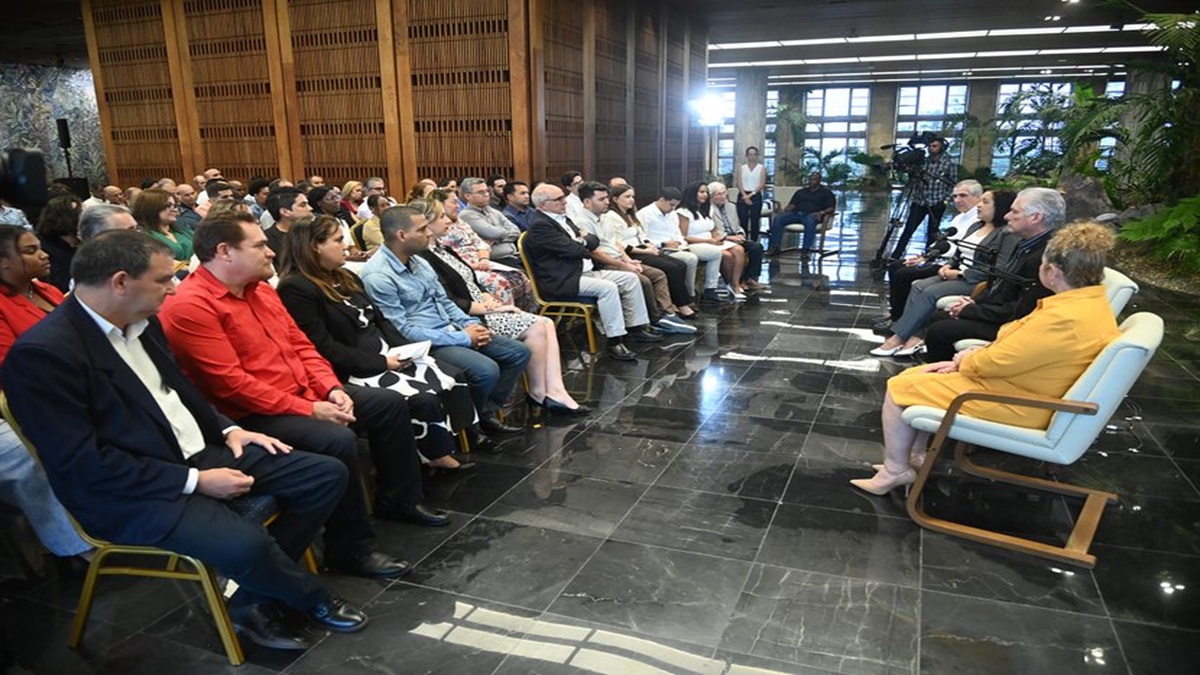 Presidente cubano sostiene reunión con trabajadores de las telecomunicaciones 9 dc comunicaciones 22022025 01 830x600 q85 subject location 1260840 subsampling 2