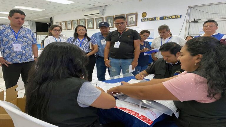 CNE de Ecuador publica primeros resultados electorales 1 ecuador conteo votos foto cne