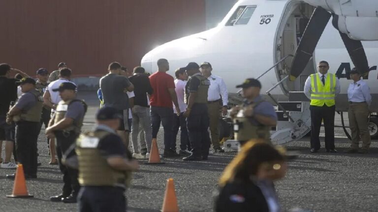 Inicia operativo de repatriación de migrantes irregulares de EE.UU. con tránsito en Panamá 1 efe