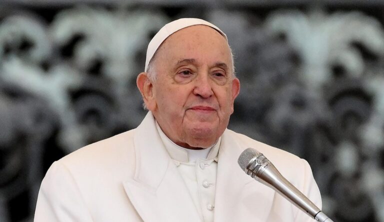 Papa Francisco pasa noche sin inconvenientes 1 efe verde