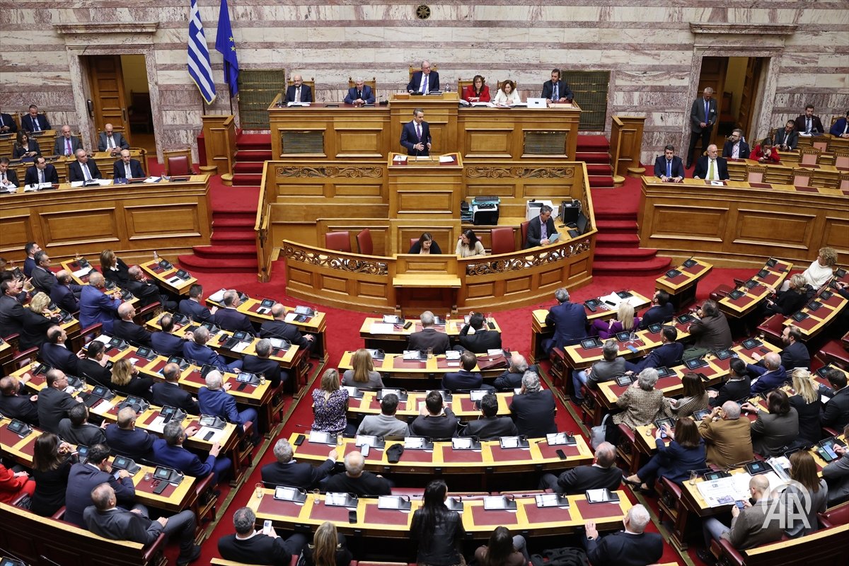 Parlamento griego no logra elegir nuevo Presidente del país en tercer intento 9