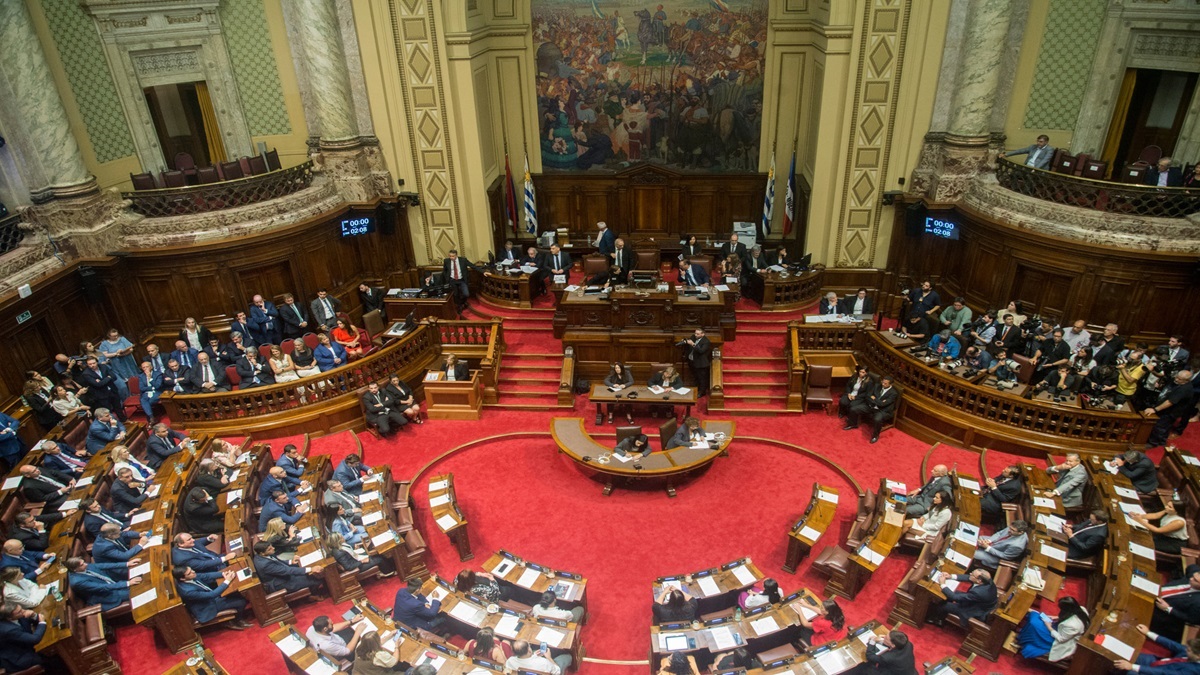 Uruguay: Asumen nuevos diputados y senadores en la Asamblea General 8