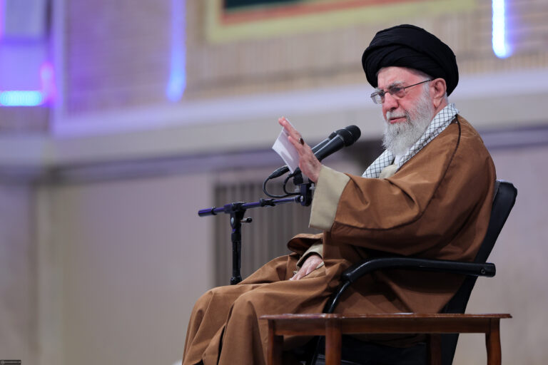 Ayatolá Jamenei califica las negociaciones con EE.UU. como inútiles 1 gjlhs23wkaabmk