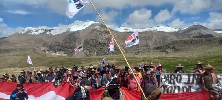 Cusco y Arequipa: Peruanos en pie de lucha por la defensa del agua 1 gkqzbiewqaahriw