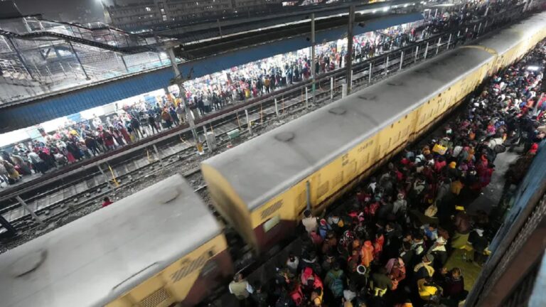 india congestion publico estacion tren nueva delhi foto pti