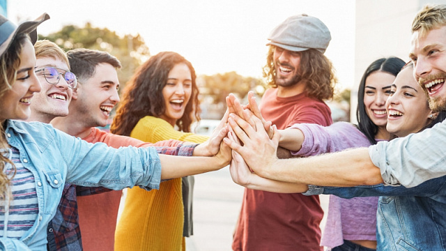 Participantes del foro “InterYes! 5.0” presentaron ideas para el desarrollo de la agenda juvenil del BRICS 8 jovenes