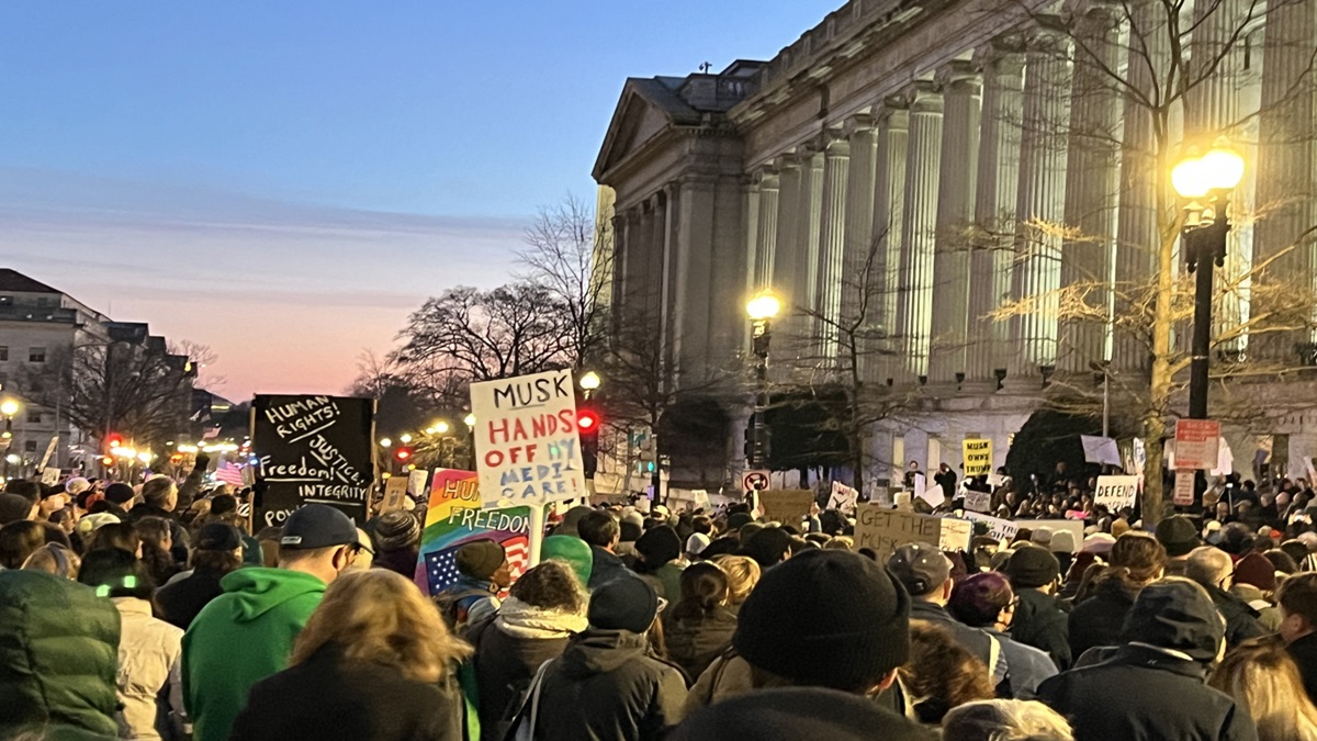 Protestan en EE.UU. contra políticas de Trump y concentración de poder por Musk 6 manifestacion ee uu efe