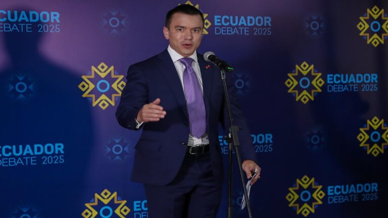Presidente Noboa anuncia militarización de puertos y fronteras en Ecuador 1 noboa 1