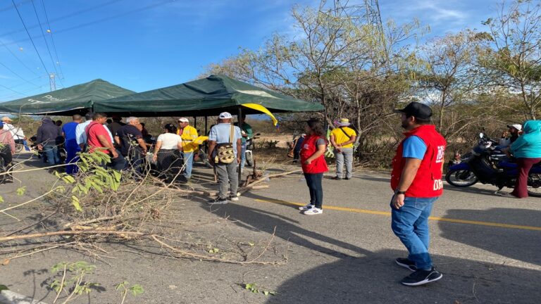 Colombia: campesinado y organizaciones sociales inician paro indefinido en La Guajira 1 paro la guajira