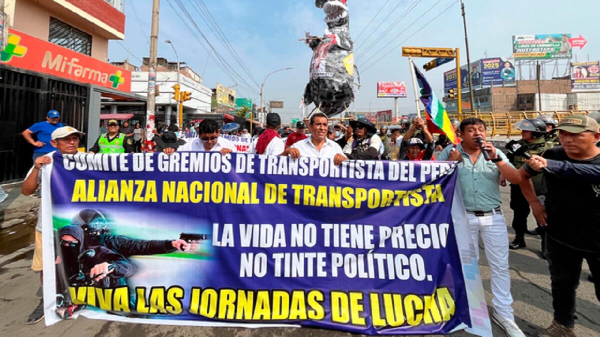 Transportistas peruanos exigen al Gobierno medidas eficaces contra el sicariato y las extorsiones 3 peru paro transportistas foto la republica