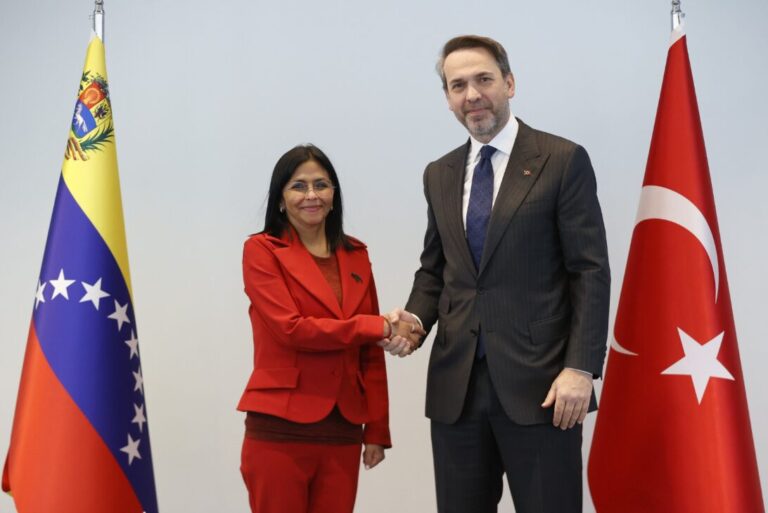 Delcy Rodríguez sostiene encuentro con ministro de Energía y Recursos Naturales de Türkiye 1 productodestacado250214103439