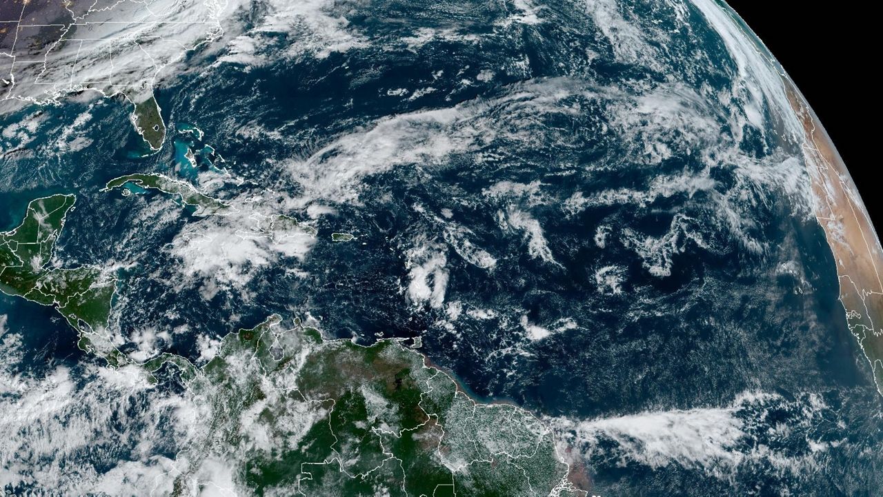 Administración Trump avanza con despidos masivos de meteorólogos 2 satellite tropics noaa