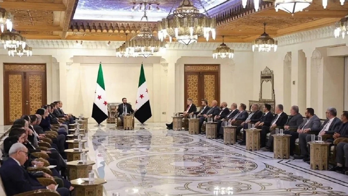 siria reunion gobierno de facto y comisiones foto al mayadeen
