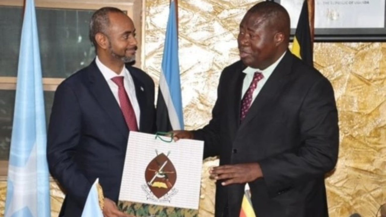 Somalia y Uganda firman acuerdo de cooperación en defensa 5 uganda