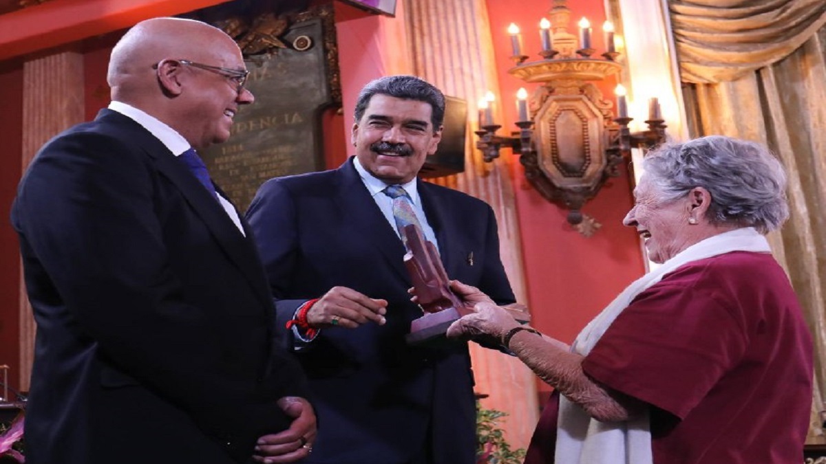 Presidente Nicolás Maduro asiste a sesión solemne por el aniversario 206 del Congreso de Angostura 8 venezuela presidente nicolas maduro foto prensa presidencial