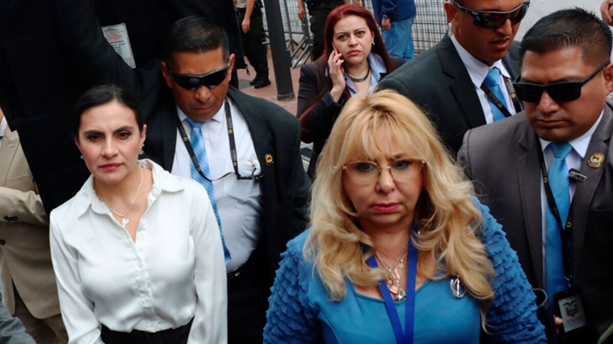 Vicepresidenta de Ecuador se retira después que Gobierno de Noboa impidiera su entrada en sede Ejecutiva 4 ver
