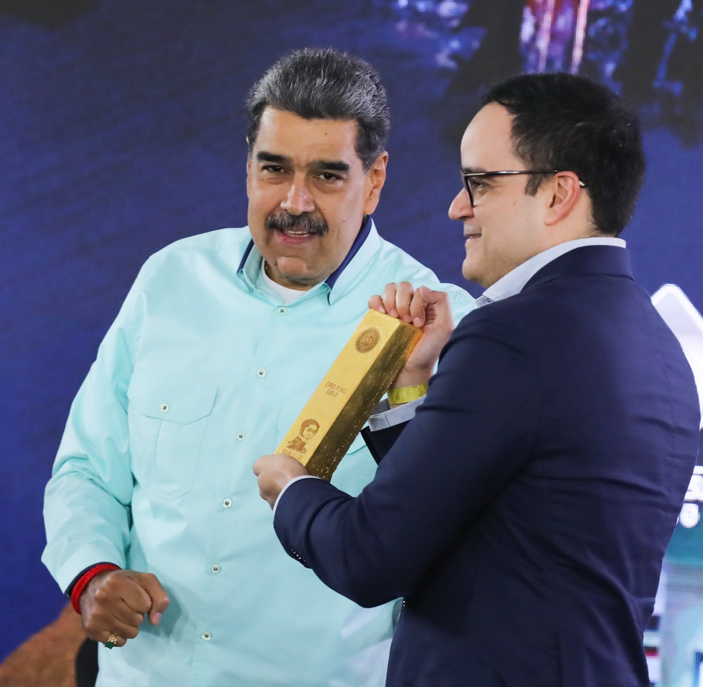 Presidente Maduro otorga una tonelada de oro al Banco Central de Venezuela 2 485381210 17995854353786236 9055868825023800296 n