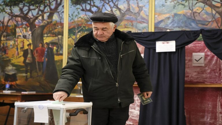 Comienza la segunda vuelta de elecciones presidenciales en Abjasia 1 8f1b815d656c5df8294e394a1d052ba61be6413b