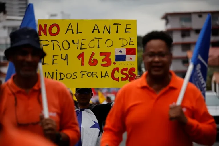 ame1729 panama manifestacion