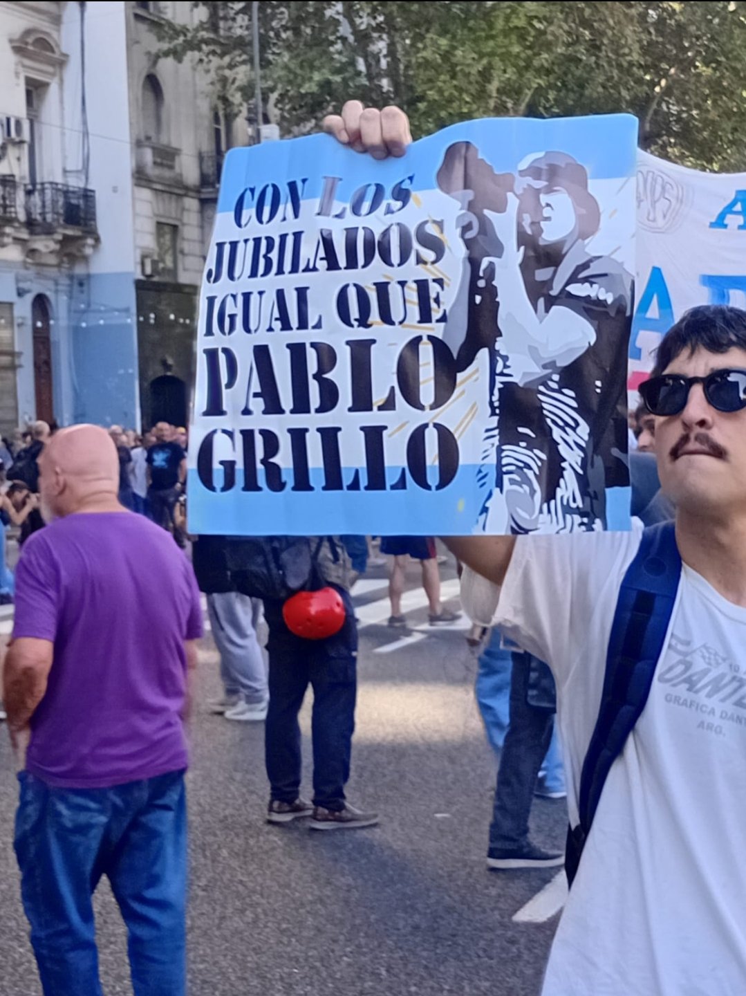 apoyo colectivo a pablo grillo