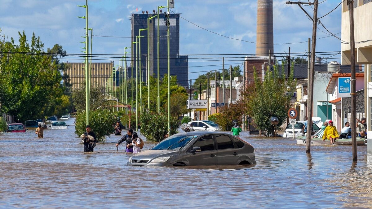 Aumenta a 13 la cifra de fallecidos por clima extremo en Bahía Blanca, Argentina 2 argentina