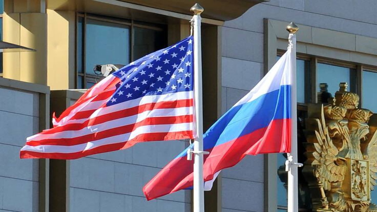 Rusia designa a negociadores expertos para nueva ronda de conversaciones con EE.UU. 6 banderas de estados unidos y rusia