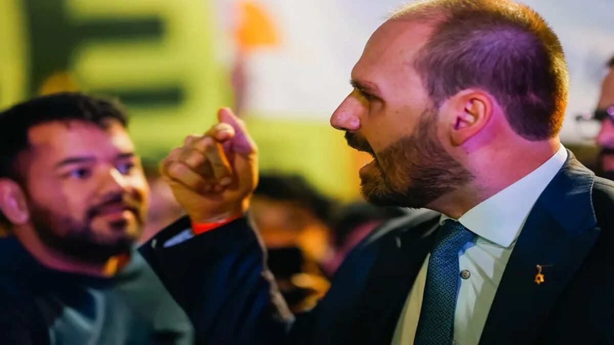 Hijo de Bolsonaro deja su cargo y planea mudarse a EE.UU. ante juicio contra su padre 6 bra 1