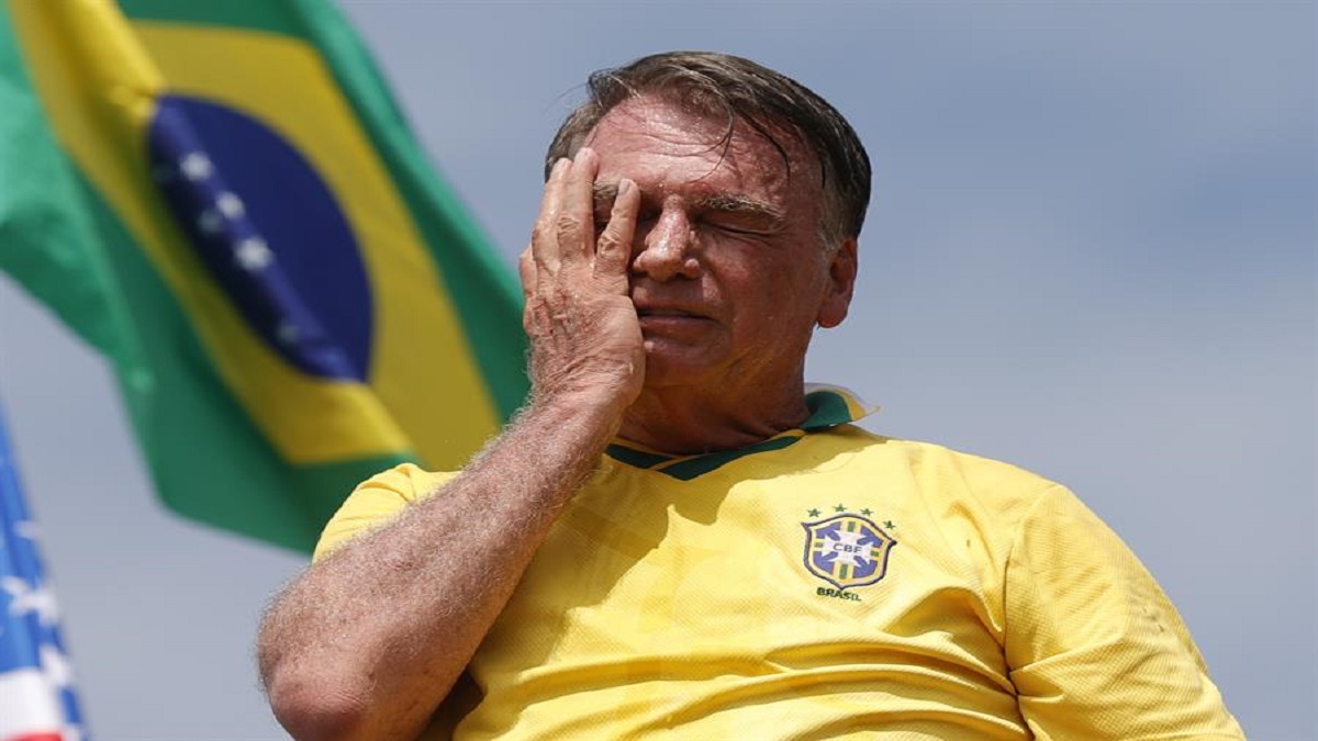 Bolsonaro intenta evadir la cárcel y pide amnistiar a acusados por actos golpistas en Brasil 4 brasil expresidente jair bolsonaro foto efe