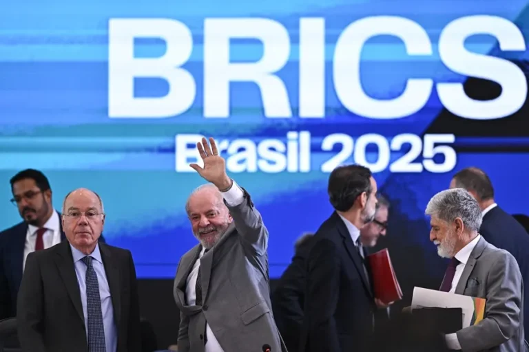 Lula convoca a México, Colombia y Uruguay a próxima reunión de los BRICS 1 brics lula